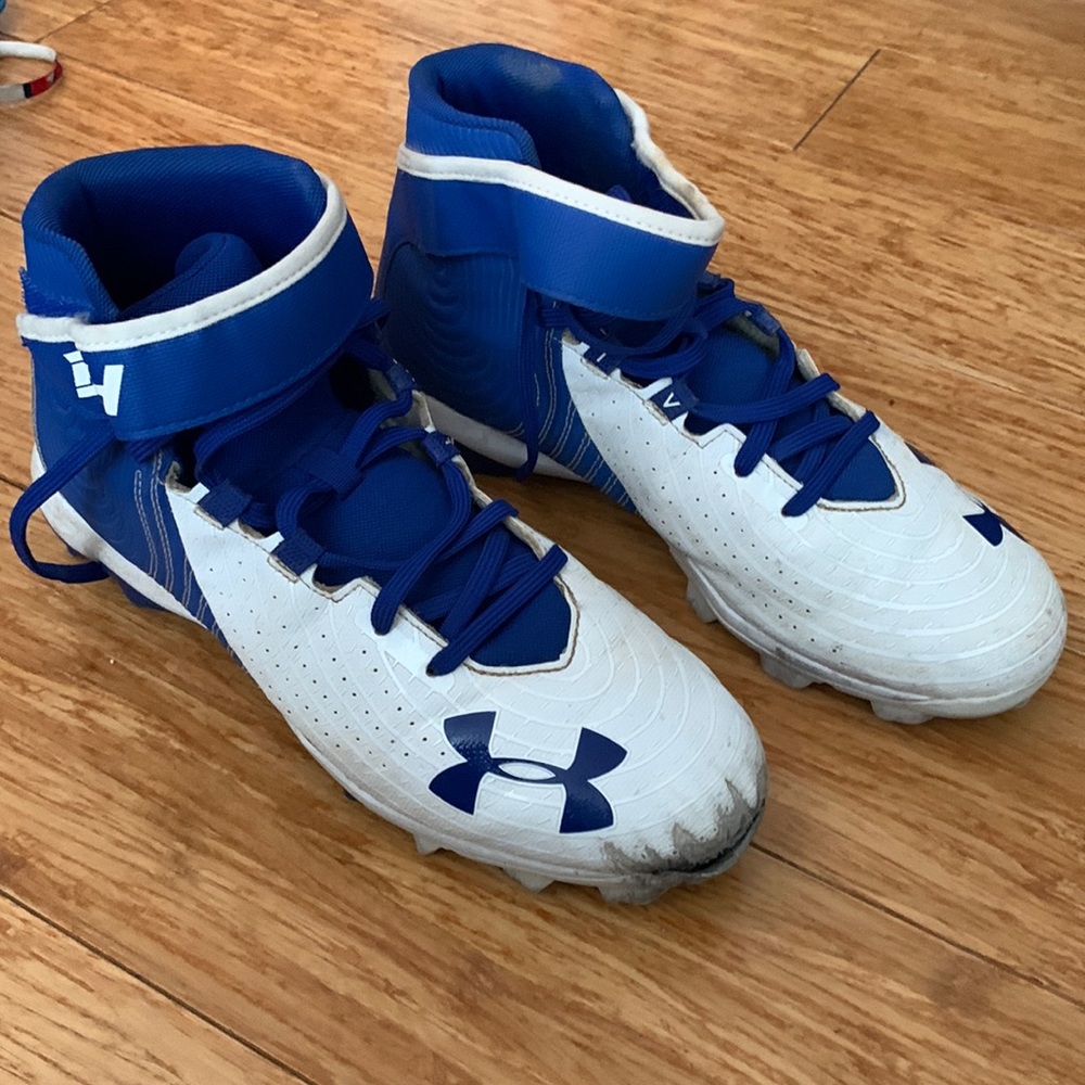 Men’s under Armour baseball cleats